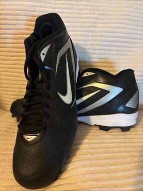 Nike Men’s Black and Silver Athletic Cleats